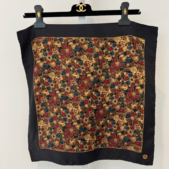 CHANEL SILK SQUARE SCARF 16.75” X 16.75” NWOTS! - Picture 4 of 17